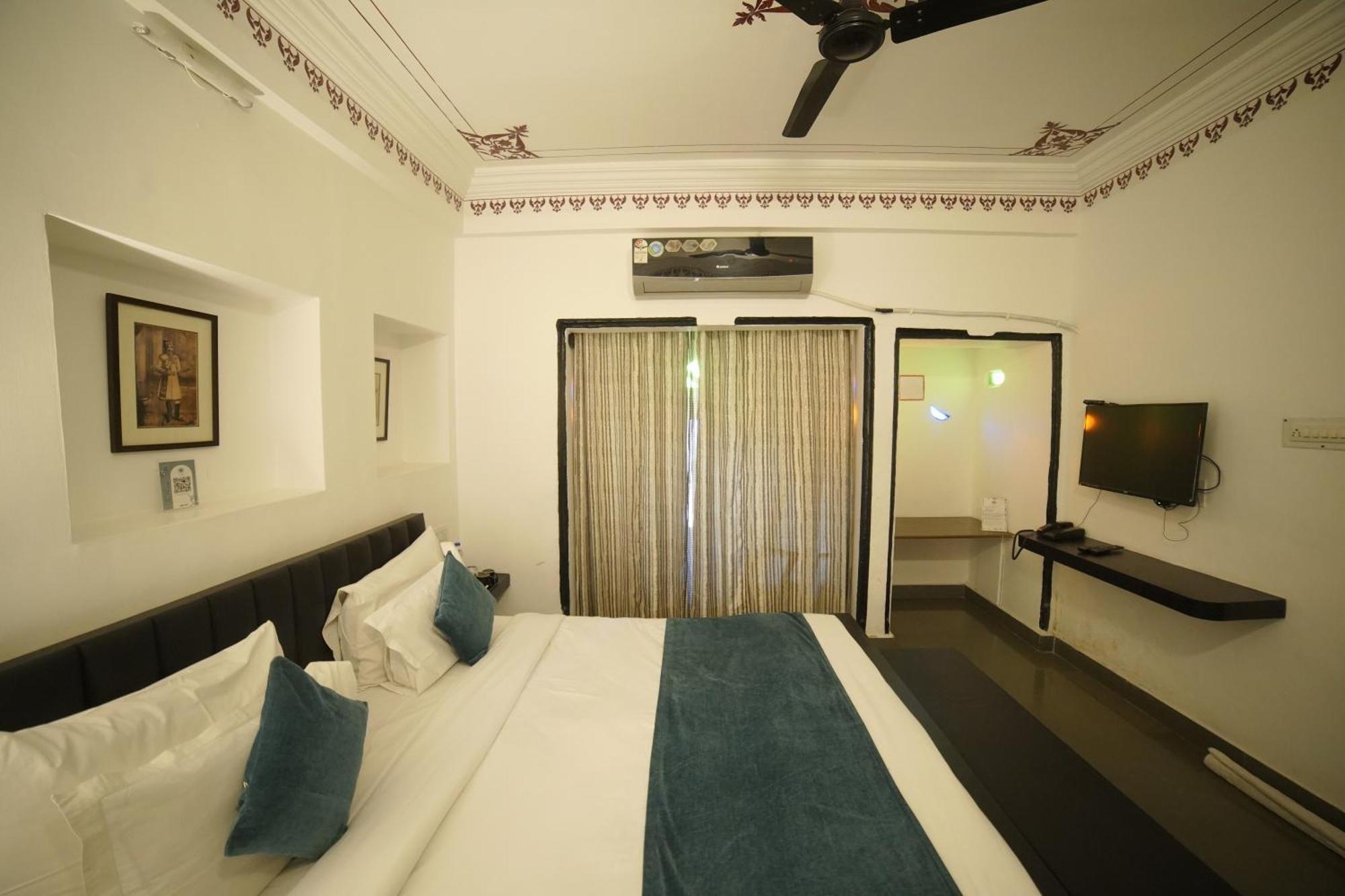 Hotel Udai Niwas By The Lake Udaipur Luaran gambar