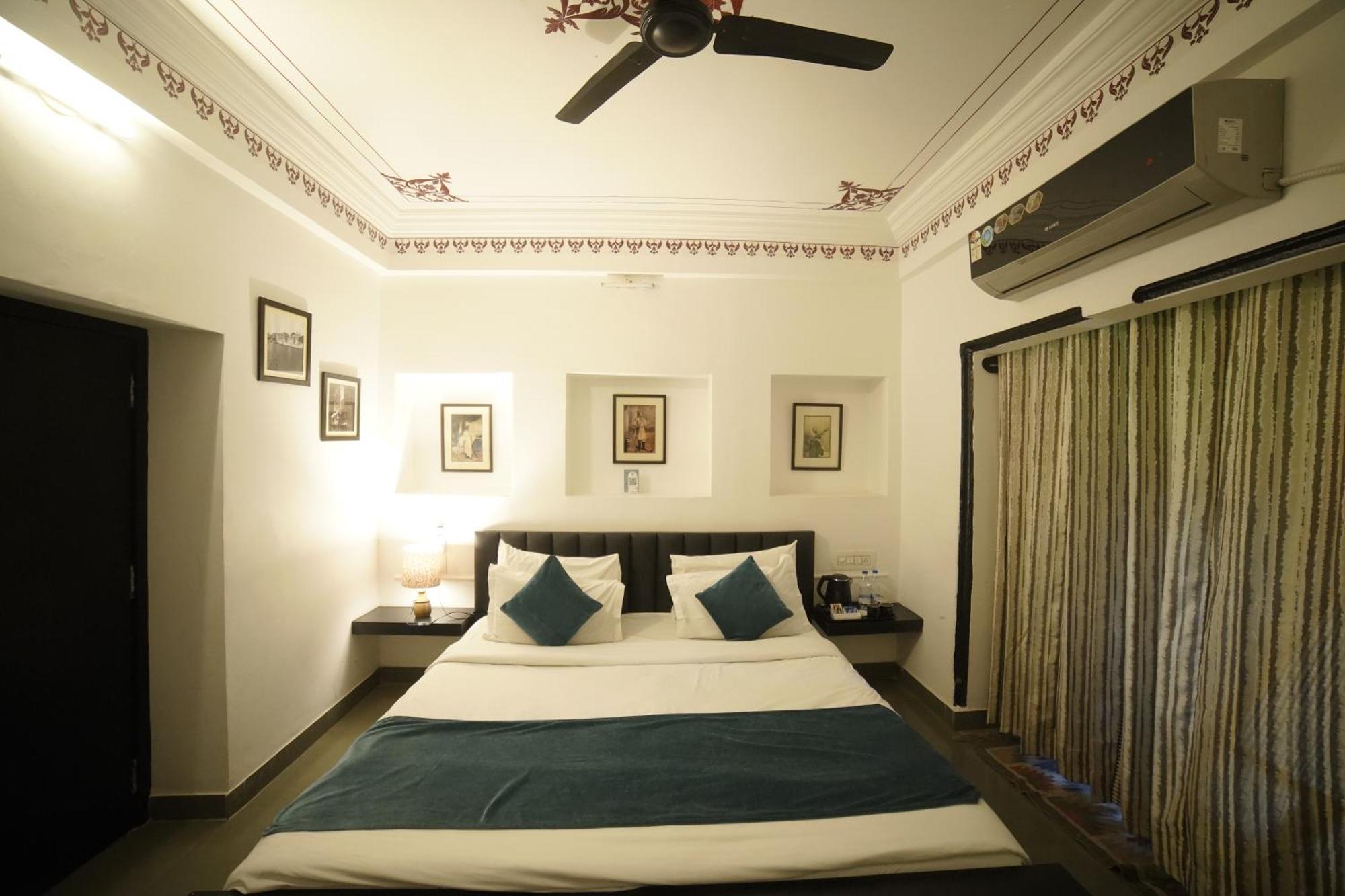 Hotel Udai Niwas By The Lake Udaipur Luaran gambar