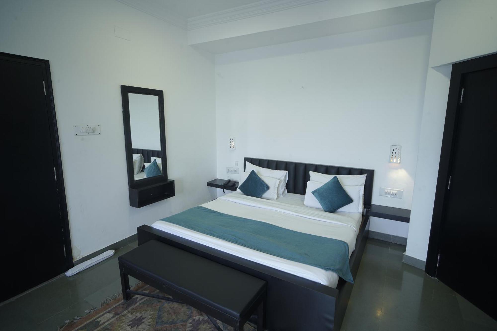 Hotel Udai Niwas By The Lake Udaipur Luaran gambar