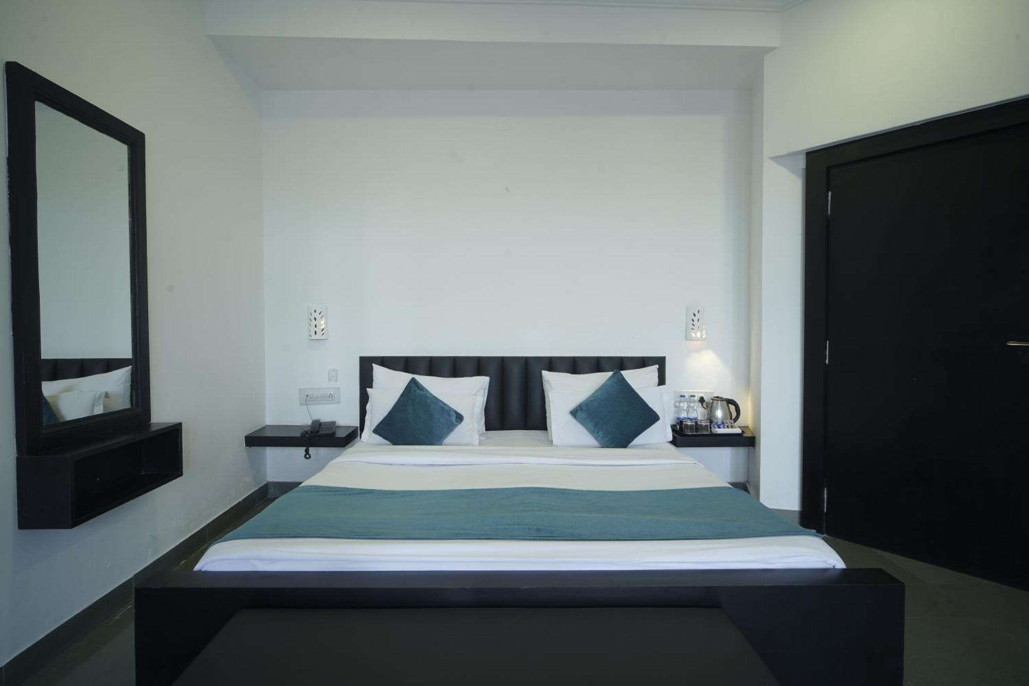 Hotel Udai Niwas By The Lake Udaipur Luaran gambar
