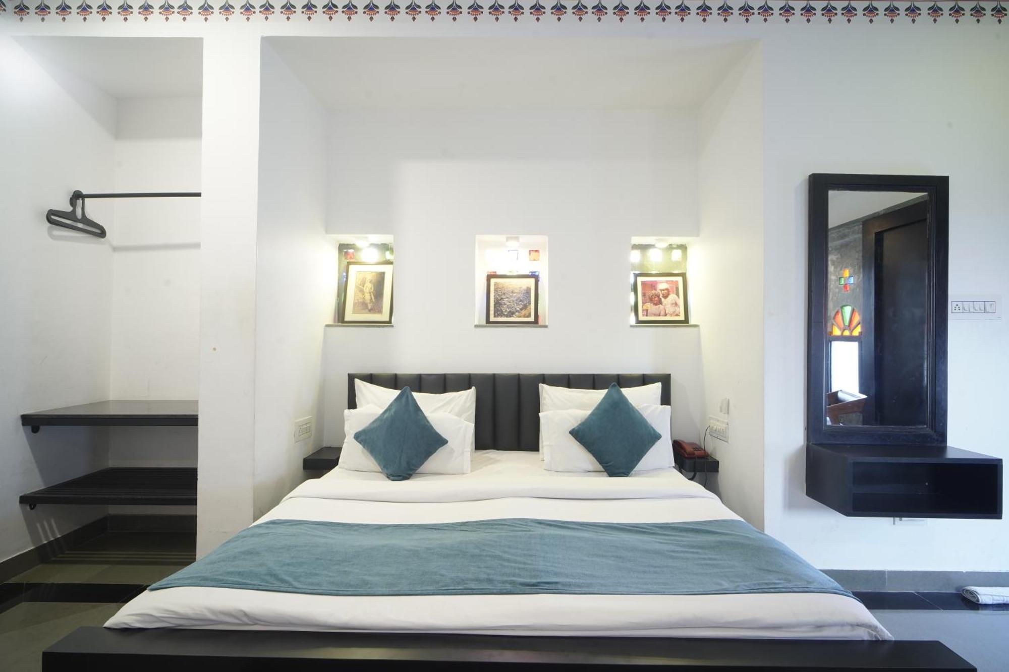 Hotel Udai Niwas By The Lake Udaipur Luaran gambar